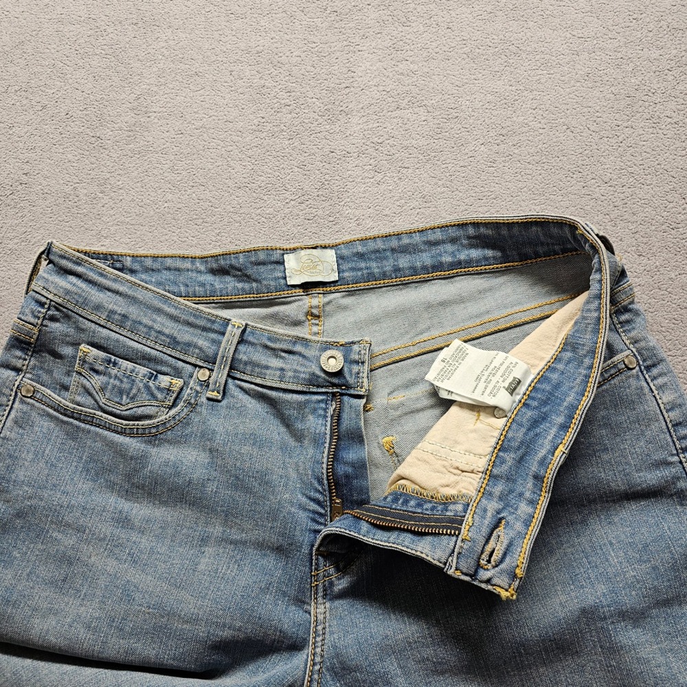 Levi Strauss & Co Denim Bermuda Shorts Womens Light Blue Casual Mid Rise 5421 - Picture 9 of 15